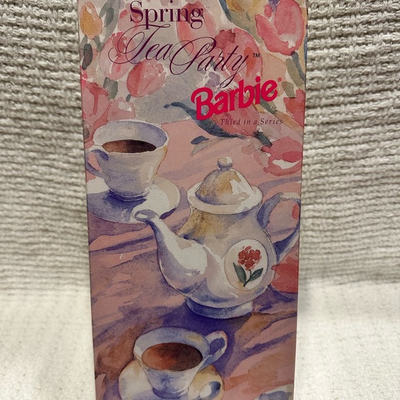 Avon Spring Collection Barbies - Picture 6 of 6